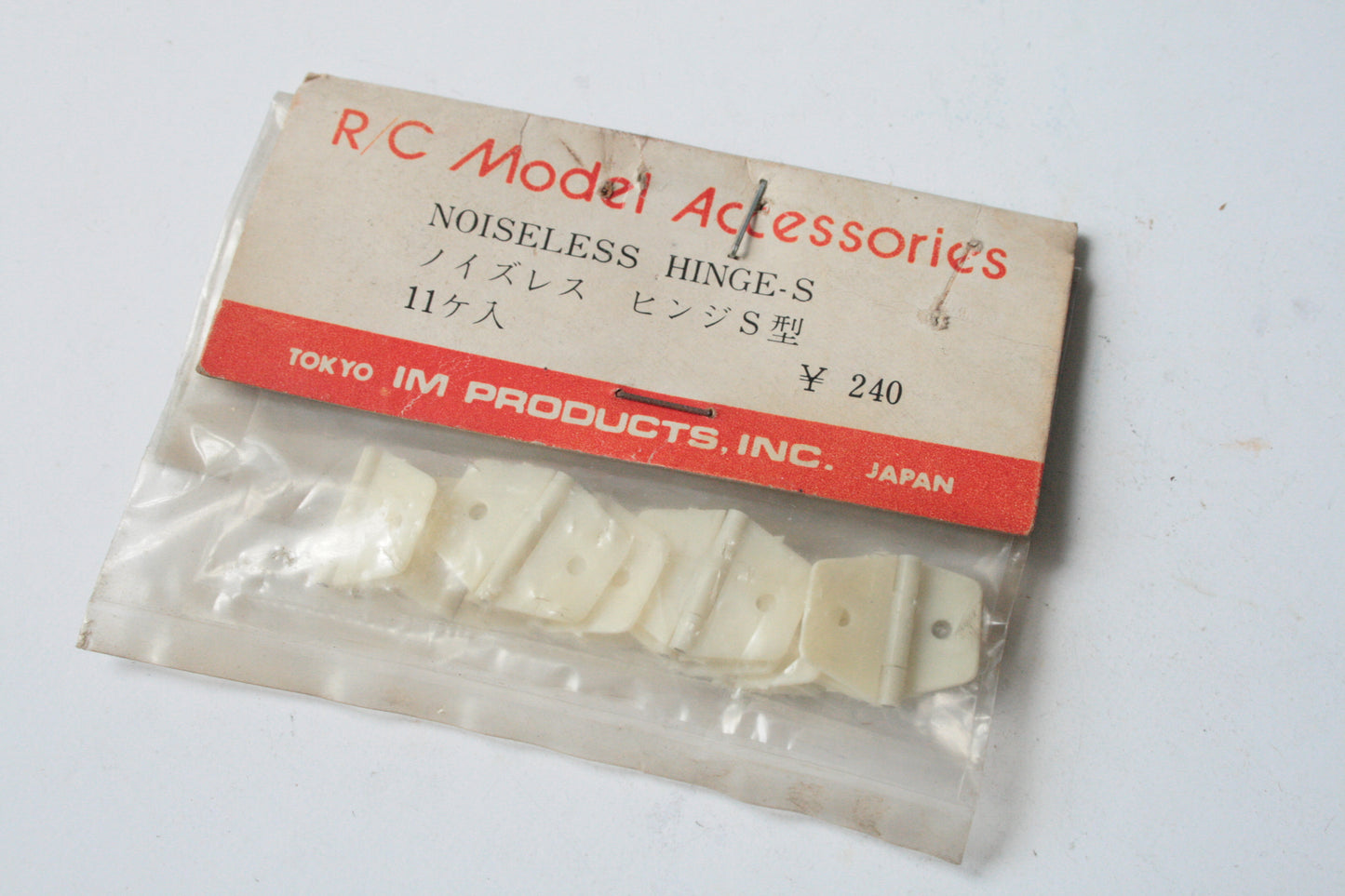 IM Noiseless Nylon Hinges (Small)